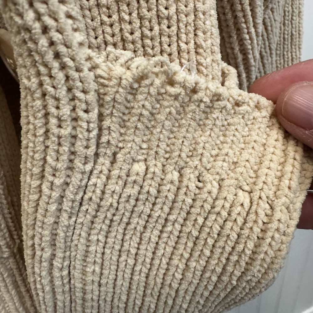Abercrombie & Fitch Cozy Cream Sweater - Picture 9 of 10